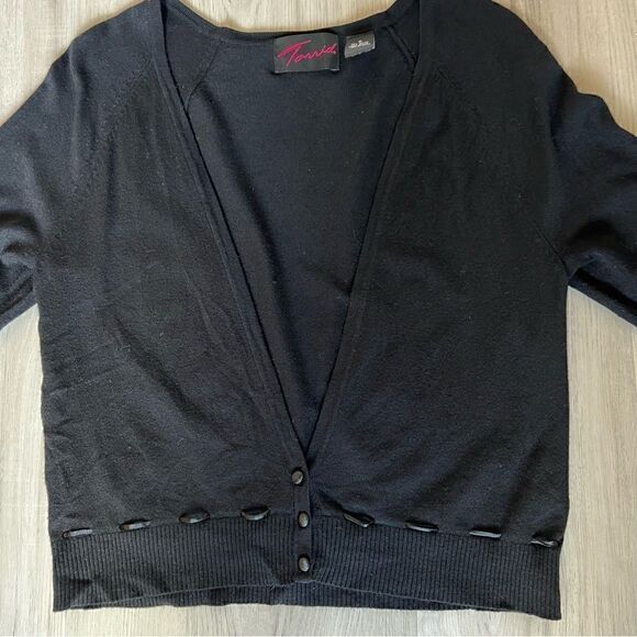 Torrid knit cardigan and camisole set black size 0. Buttons with satin trim VNT - Picture 13 of 16